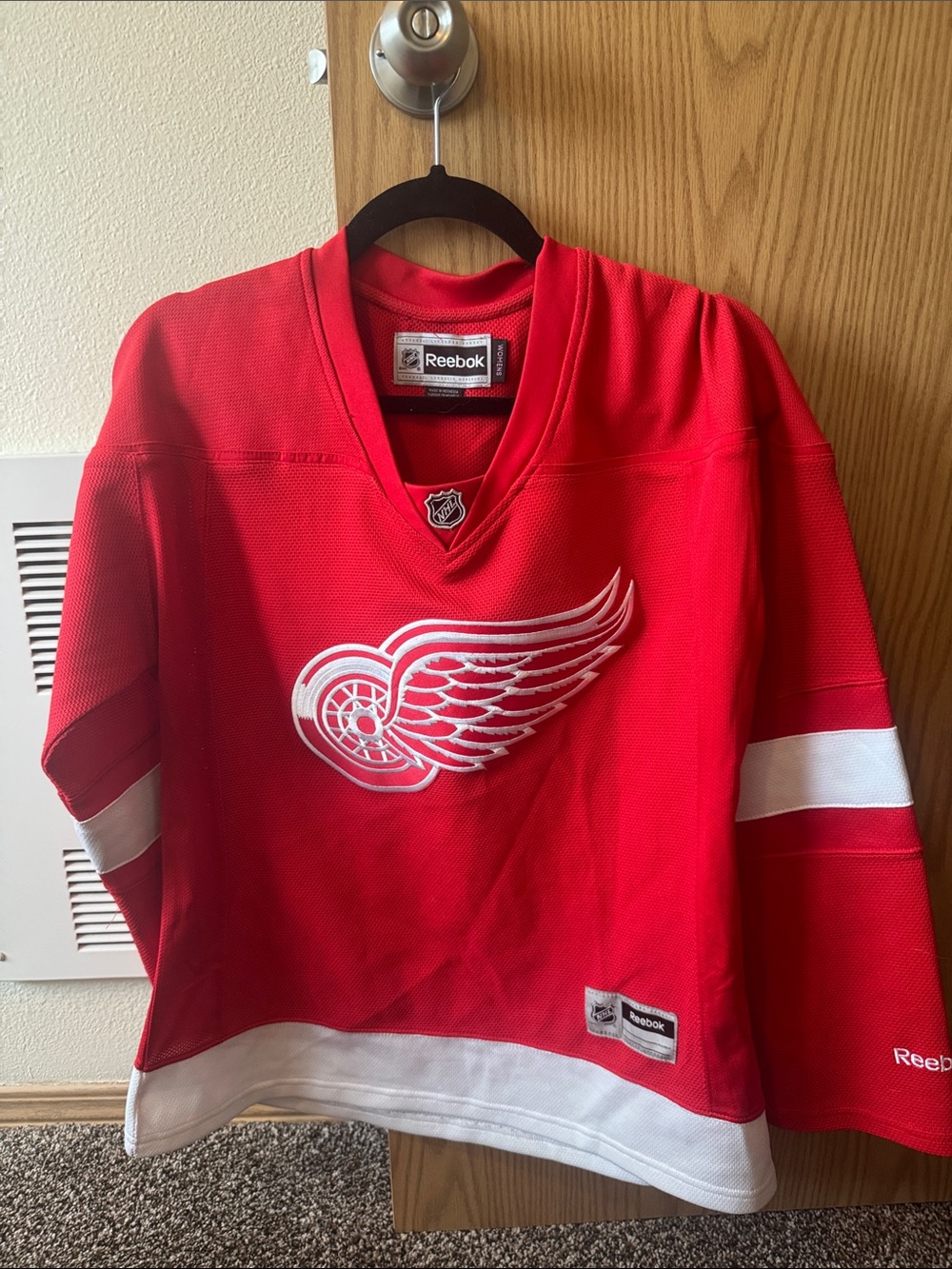 Reebok Womens Detroit Wings Hockey Jersey